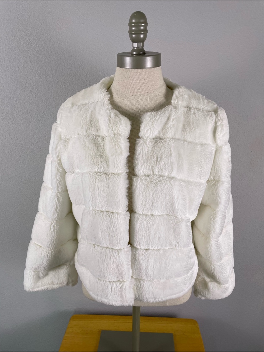 Calvin Klein White Faux Fur Teddy Jacket Size Medium